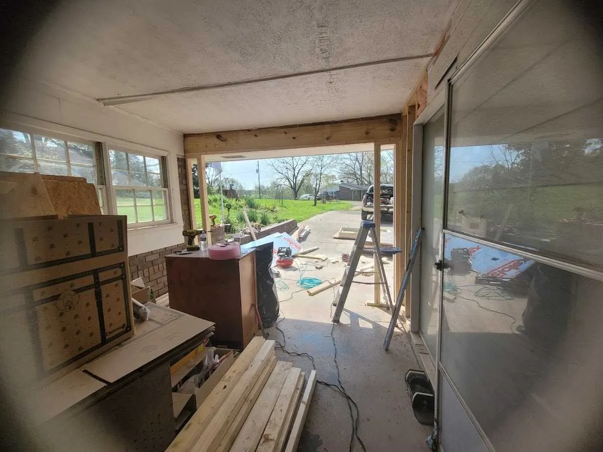 Air movers and dehumidifier for Water Mitigation Services in Columbia